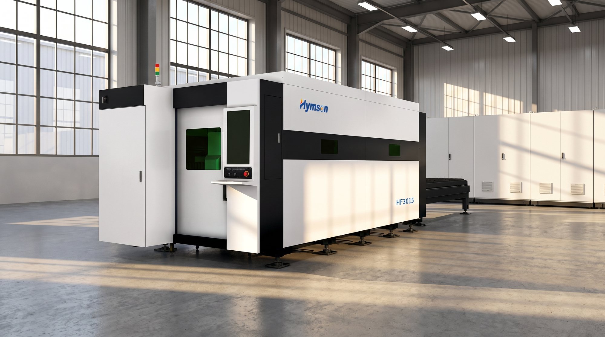Laser de fibra Hymson HF-3015G para corte de chapas, instalado em galpão industrial